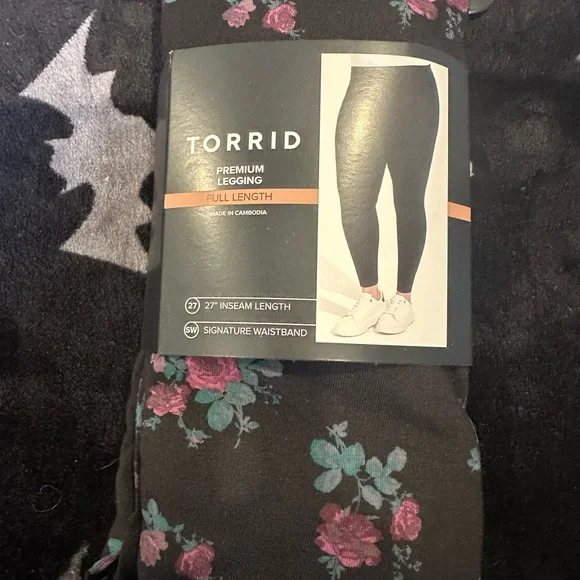 Floral Deep Black Full-Length Legging - Picture 2 of 6